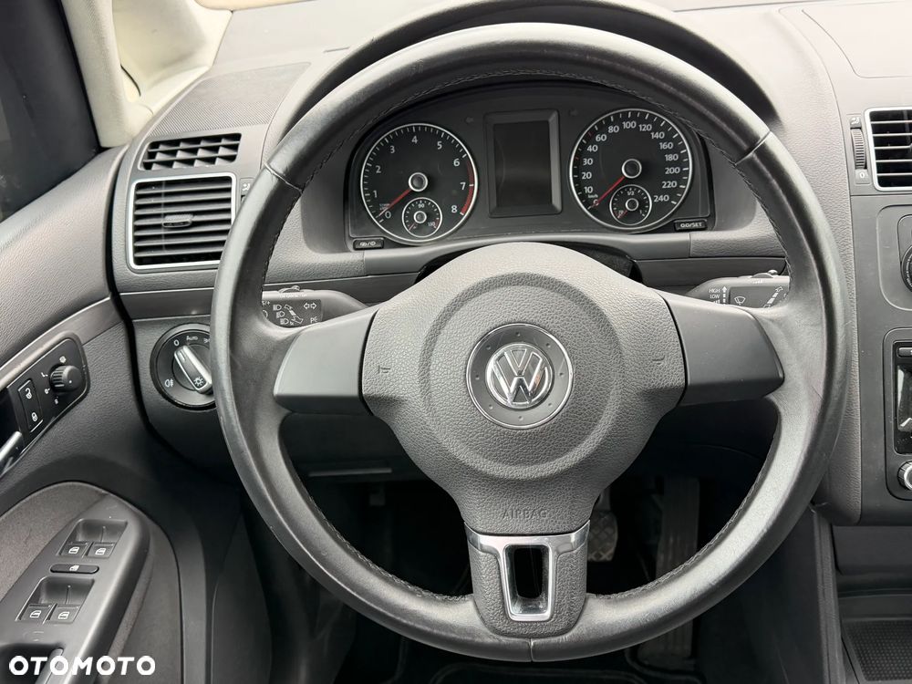 Volkswagen Touran - 22