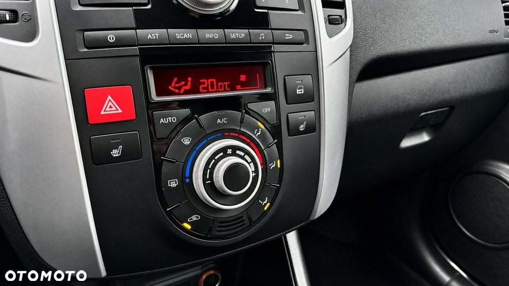 Kia Venga - 11