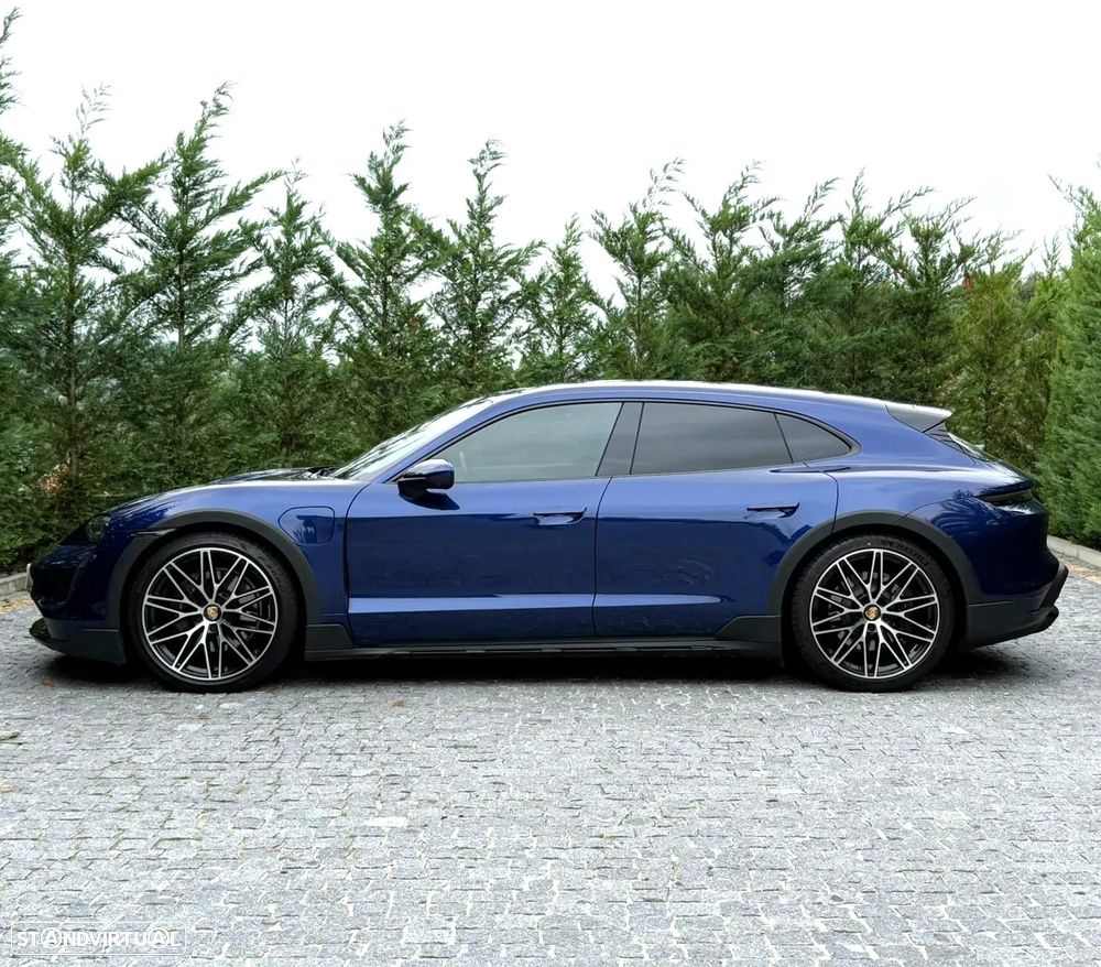 Porsche Taycan Cross Turismo 4 - 3
