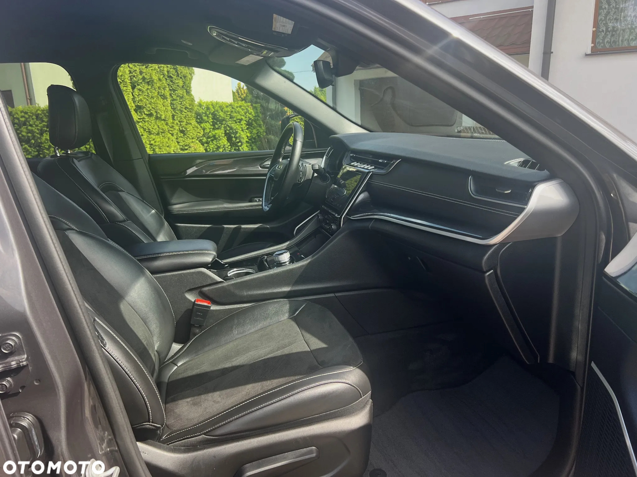 Jeep Grand Cherokee - 12