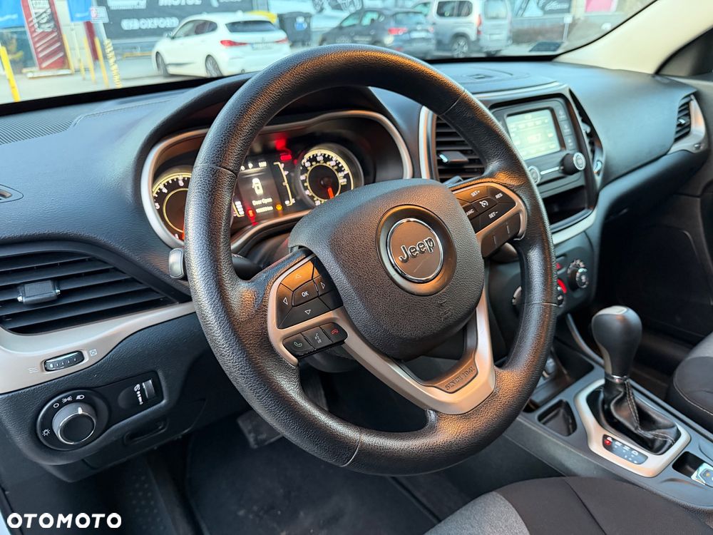 Jeep Cherokee - 16