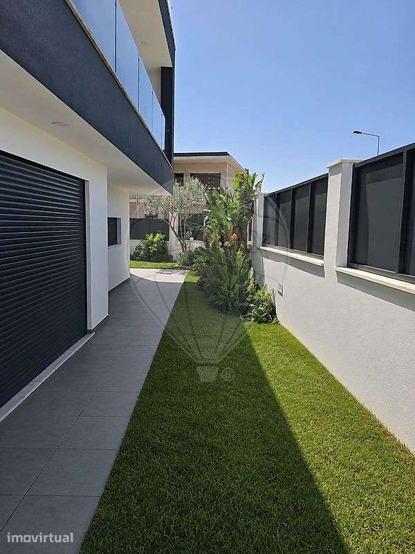 Moradia T5 para venda - Grande imagem: 2/3