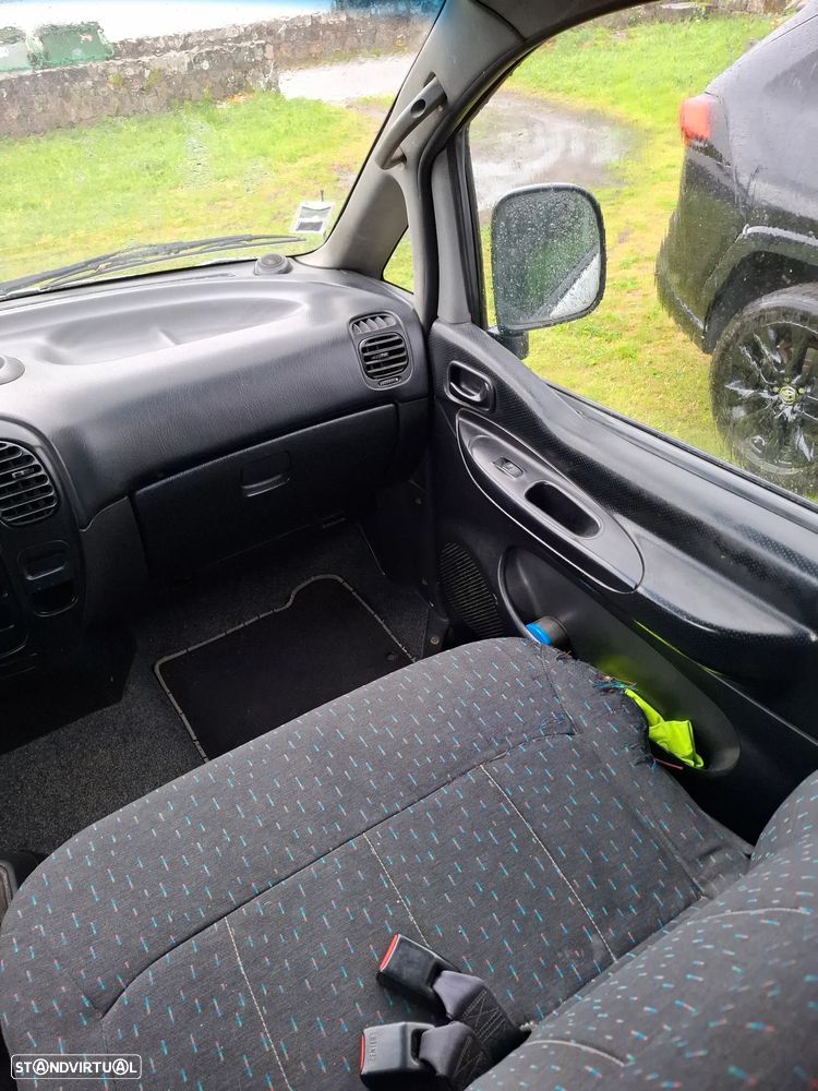 Hyundai H-1 Starex - 1