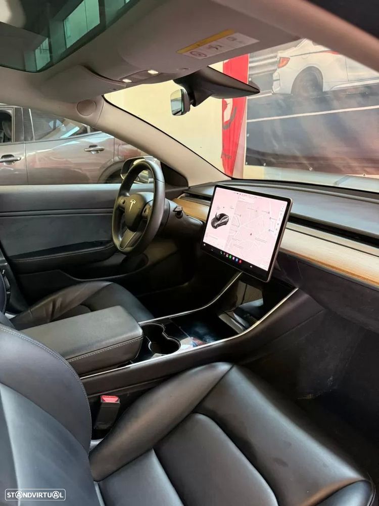 Tesla Model 3 - 10