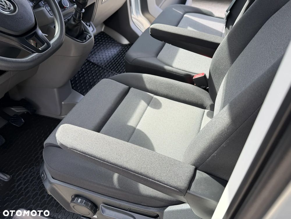 Volkswagen CRAFTER L2H2 Model 2021r WZMOCNIONY VAN 3 osobowy Silnik 2.0TDI 140KM bez BiTurbo! Euro6, Duża ładowność 1.2t, DMC:3.5t, Homologacja VAT-1 Zabudowa paki BOTT, Bogate wyposażenie! OPONY Jak nowe, Fabryczne ogrzewanie oraz wentylacja pojazdu ze zdalnym sterowaniem OEM Eberspacher Airtronic M2 3,5kW, Android Auto, Apple CarPlay, Parktroniki, Kamera, Nawigacja, Drzwi tył 270' Fotel pilot pneumatyczny z masażem! - 19