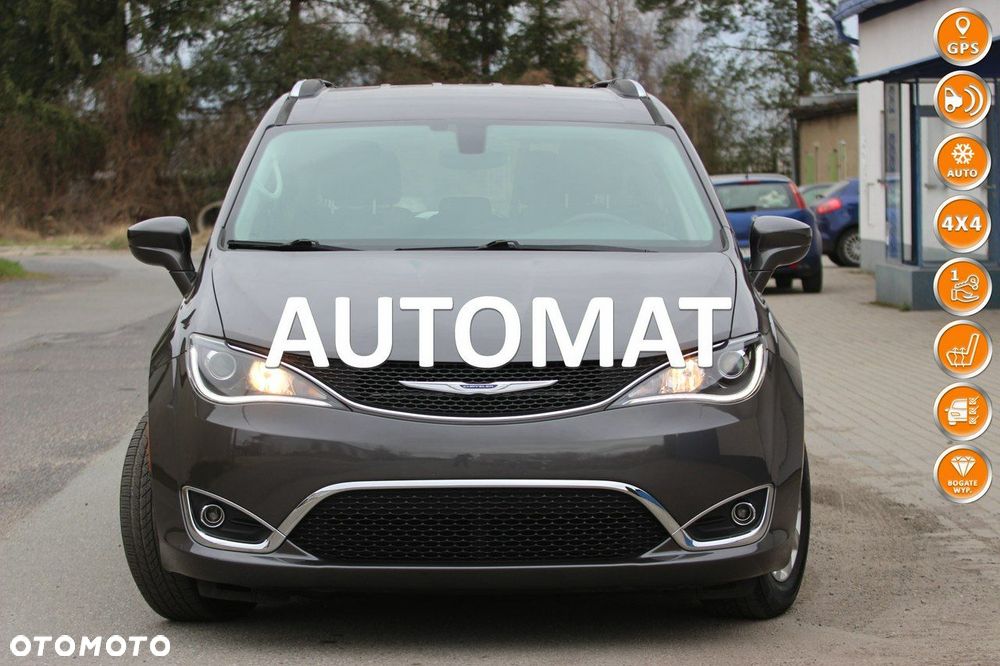 Chrysler Pacifica - 1