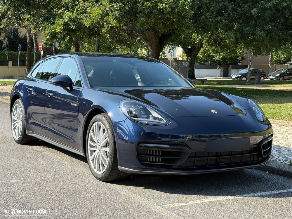 Porsche Panamera Sport Turismo 4 E-Hybrid - 1