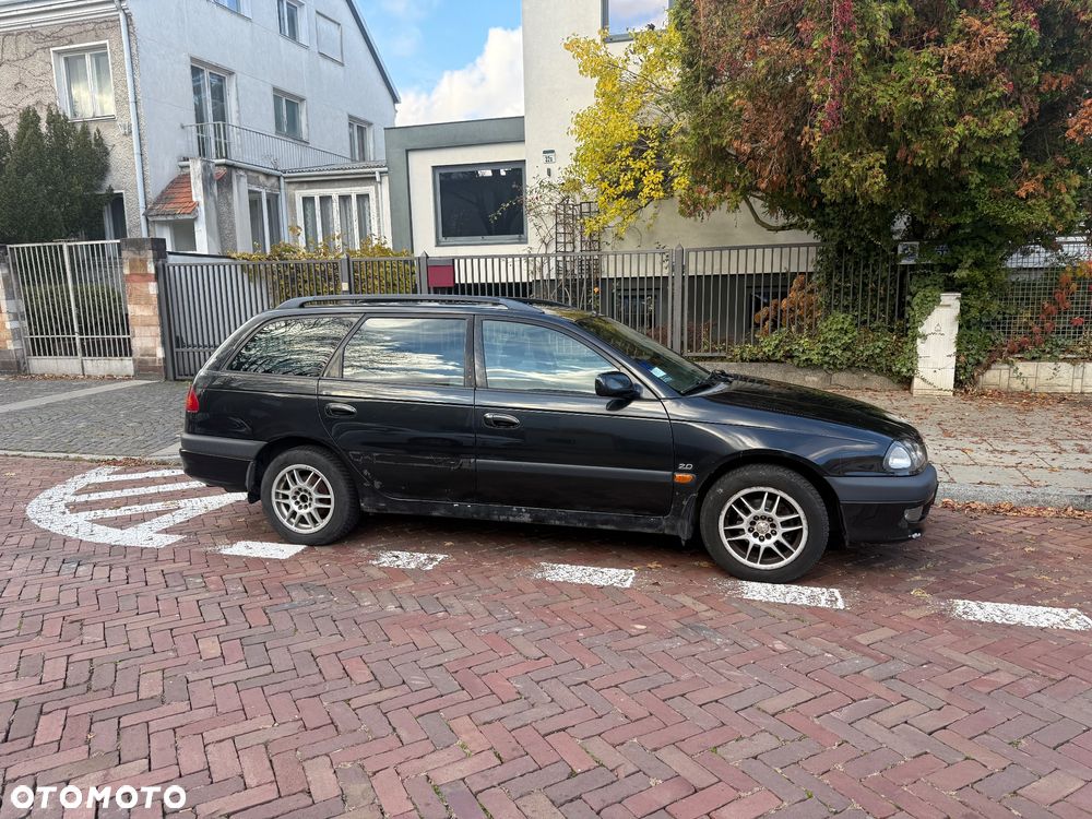 Toyota Avensis 2.0 Sol - 2