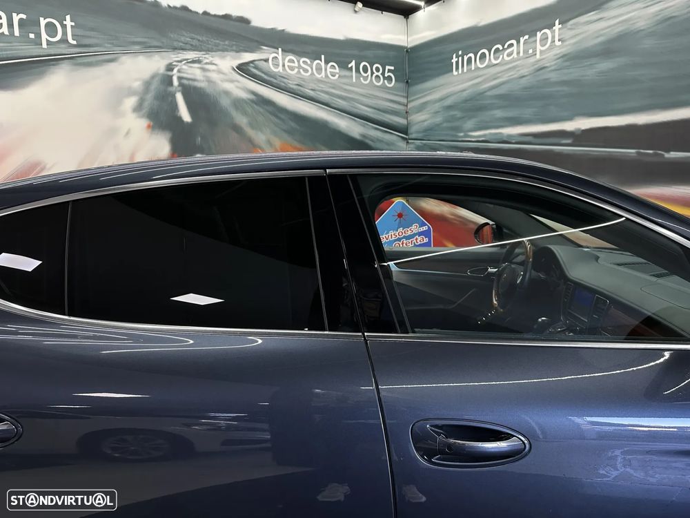 Porsche Panamera Turbo PDK - 19