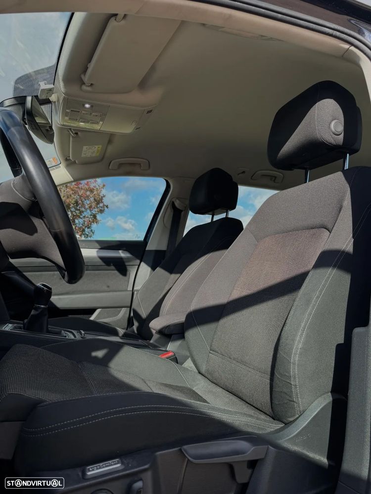 VW Passat Variant 1.6 TDI BlueMotion - 19