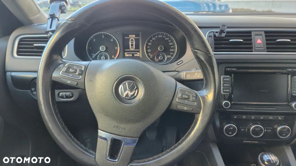 Volkswagen Jetta 1.6 TDI Comfortline - 14