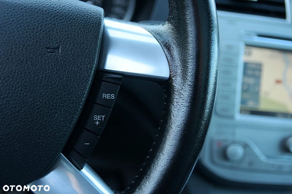 Ford Kuga - 31