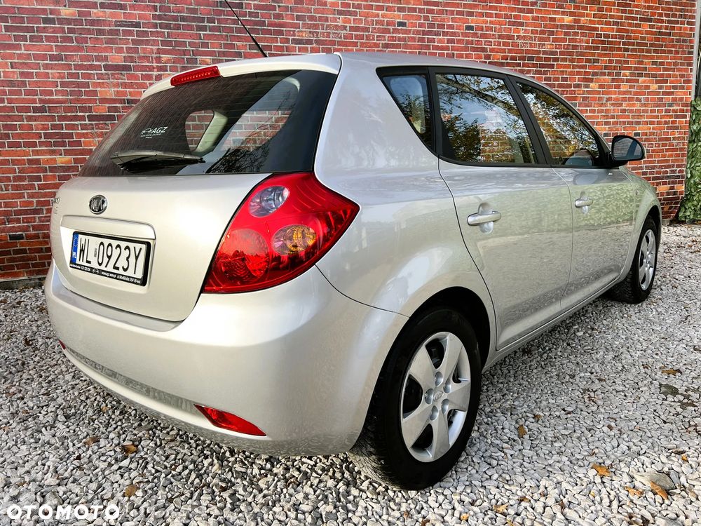 Kia Ceed - 4