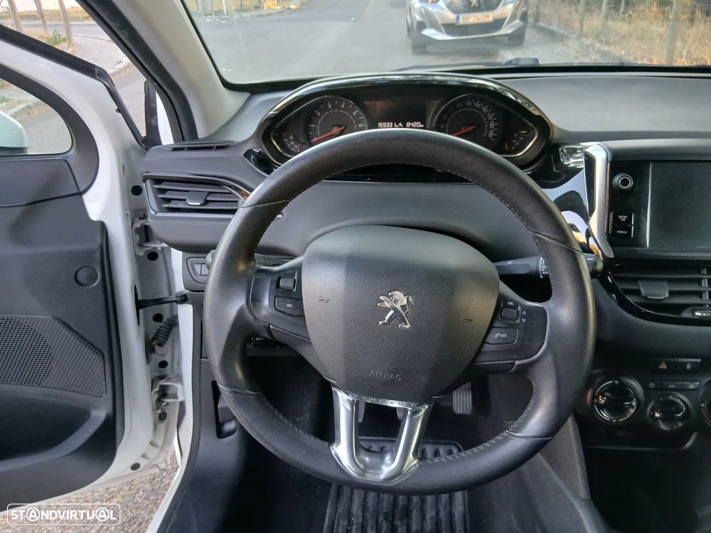 Peugeot 208 - 7