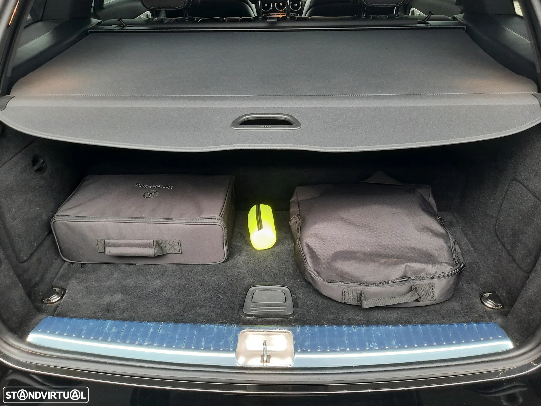 Mercedes-Benz C 300 e AMG Line - 42