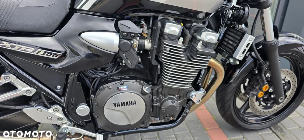 Yamaha XJR - 22
