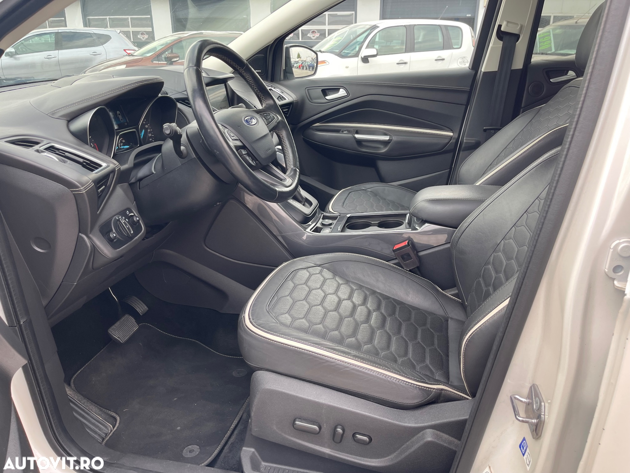 Ford Kuga 2.0 TDCi 4WD Powershift Vignale - 9