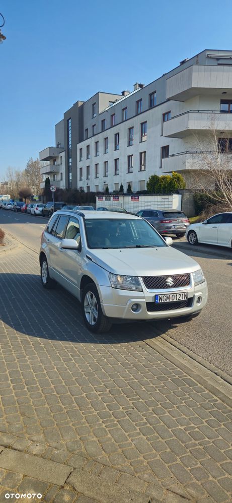 Suzuki Grand Vitara 2.0 - 10