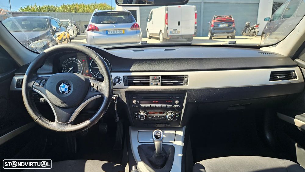 BMW 318 d Sport - 12