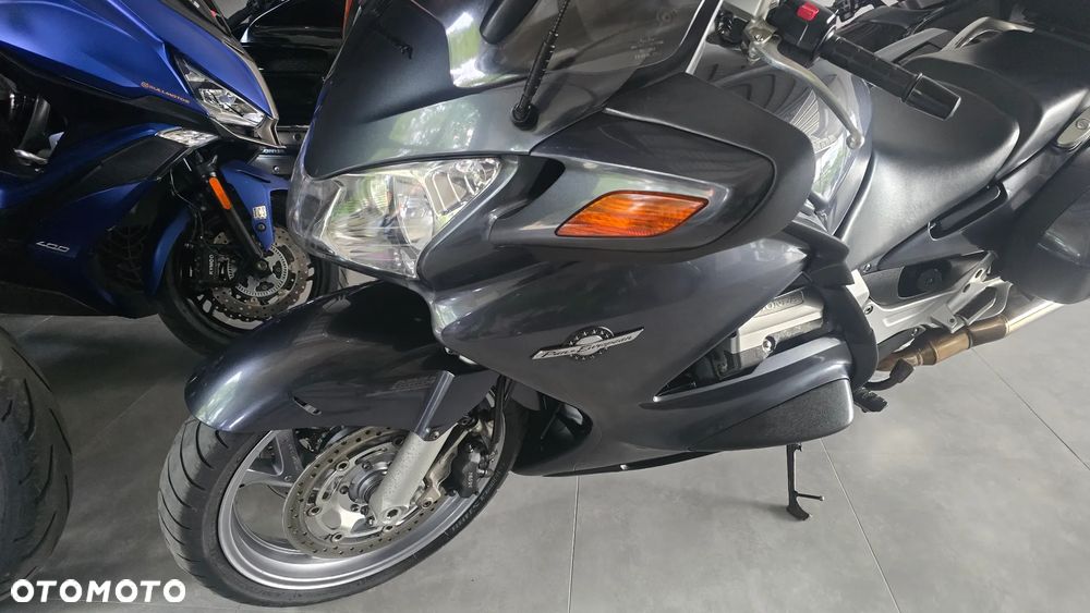 Honda ST - 6