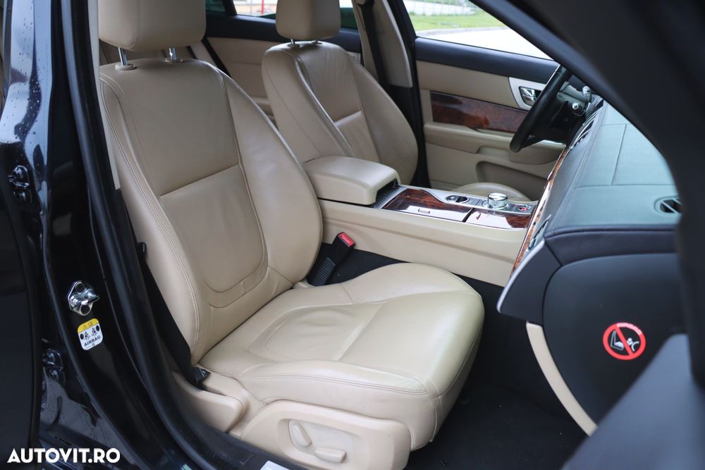 Jaguar XF 2.2D Portfolio - 23
