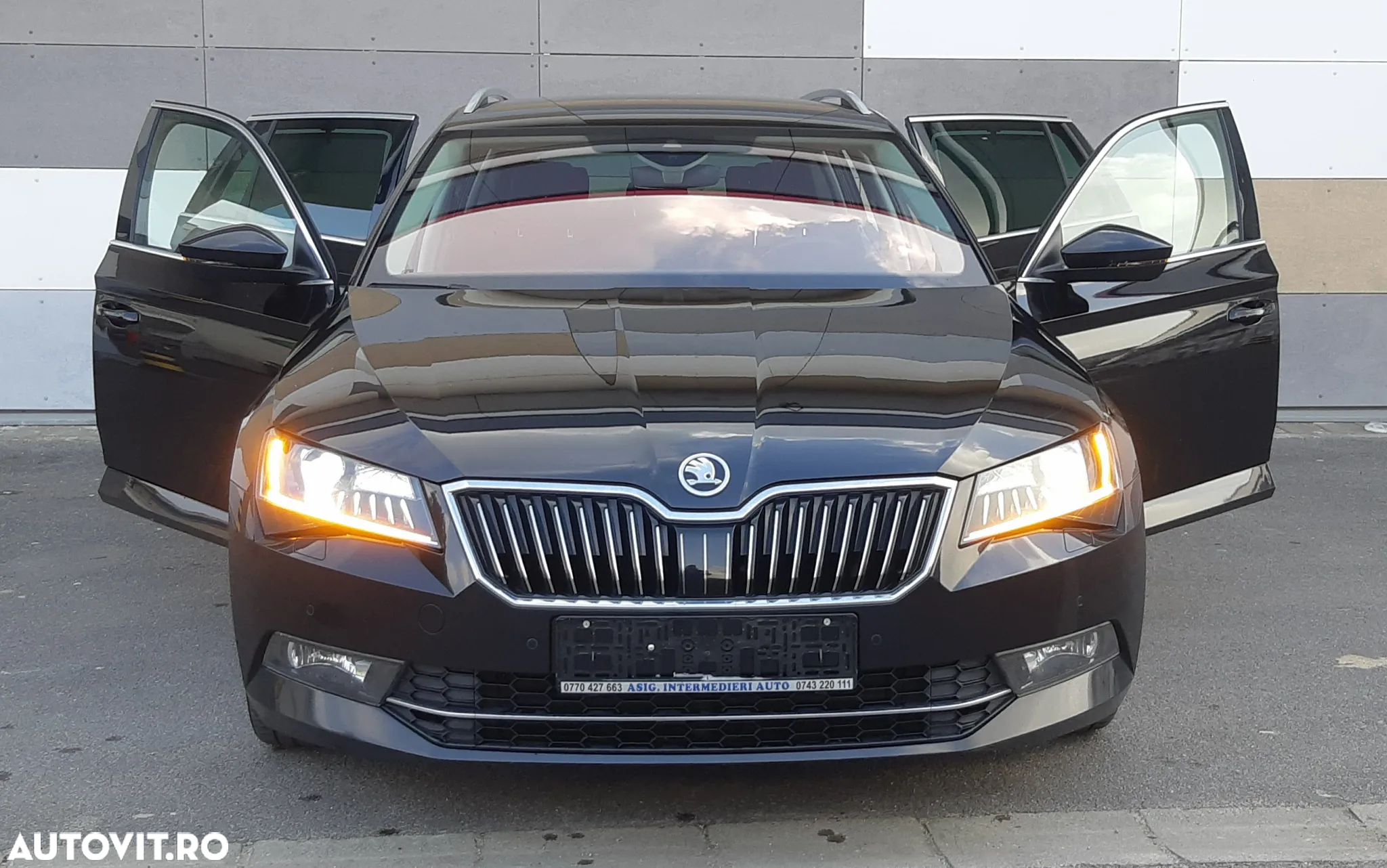 Skoda Superb Combi 2.0 TDI DSG Style - 27
