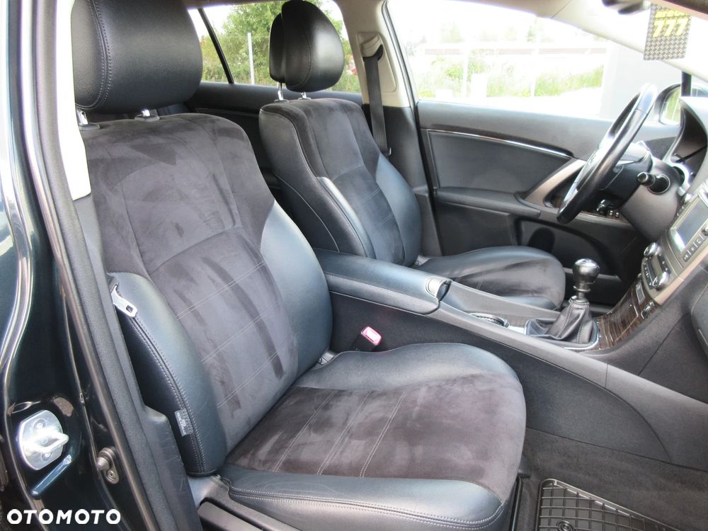 Toyota Avensis 2.0 D-4D Executive - 12