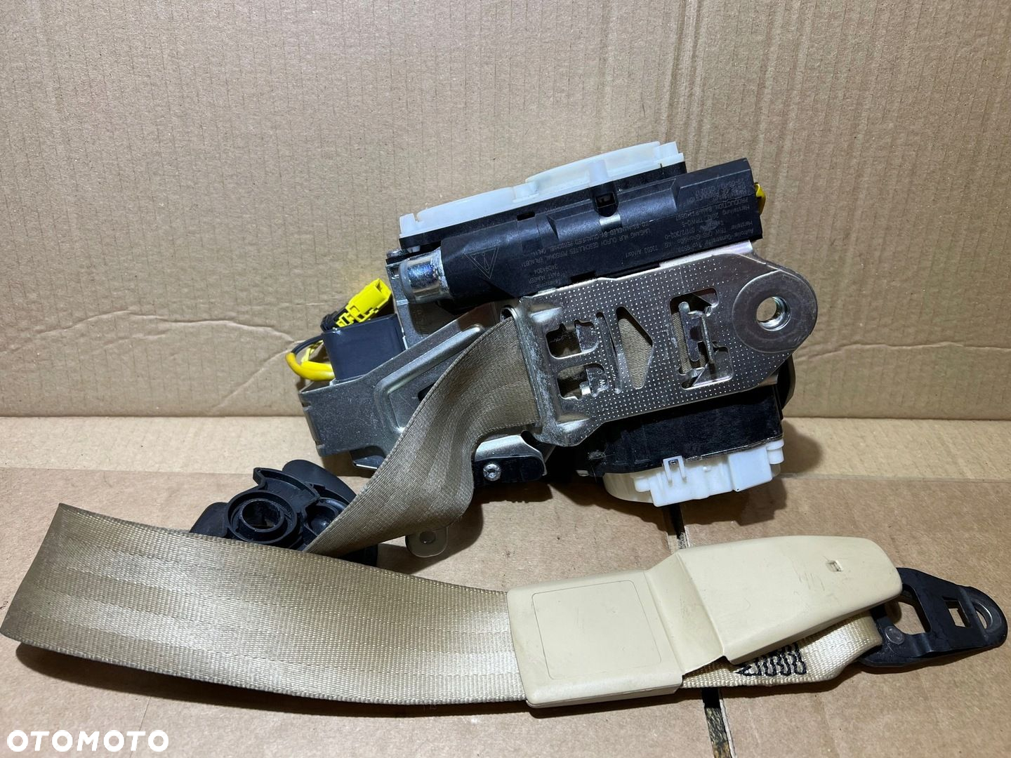 AUDI A6 C7 PAS BEZPIECZEŃSTWA LEWY PRZÓD PRZEDNI KREMOWY 4G8857705H - 4