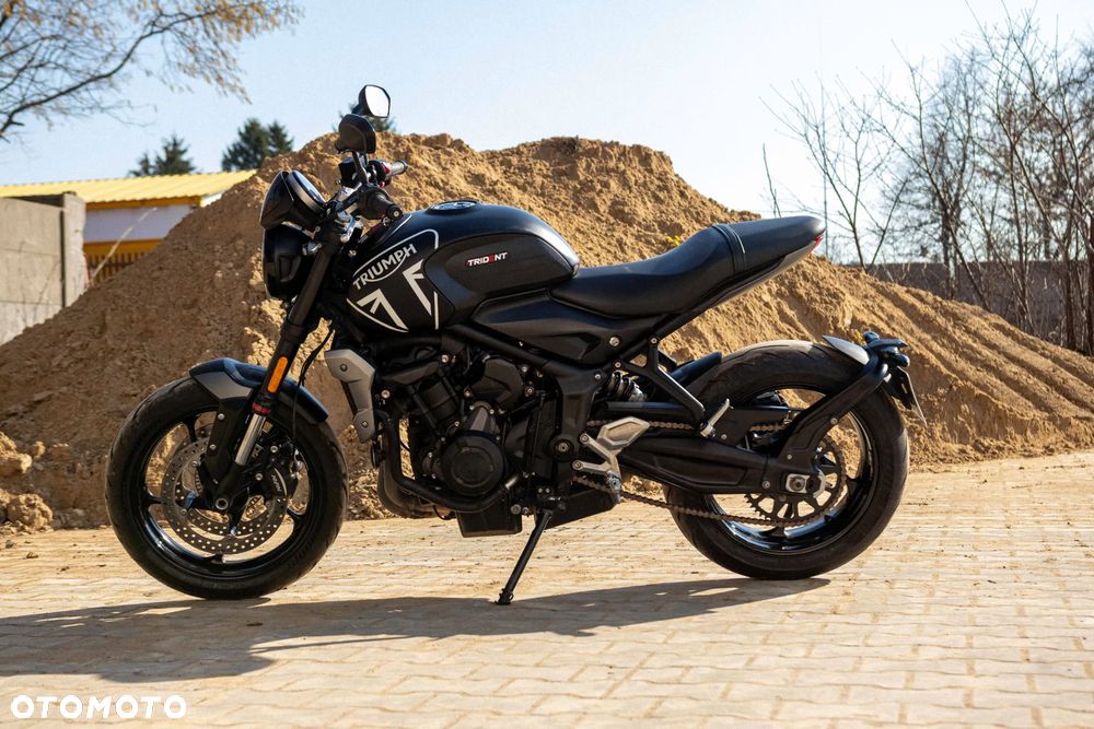 Triumph Trident - 9