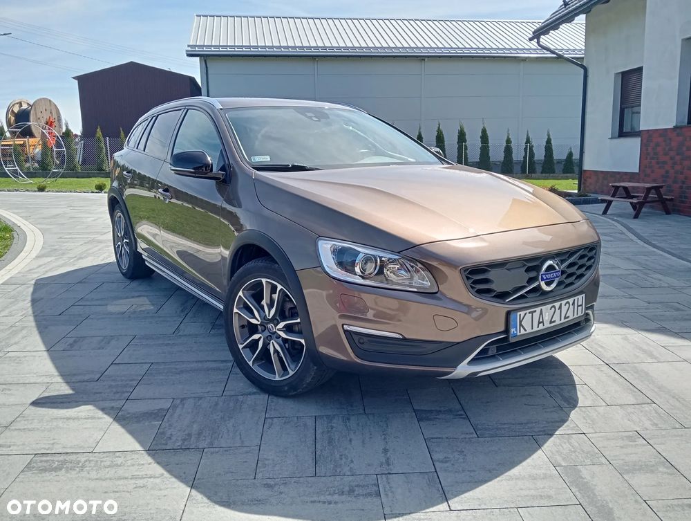Volvo V60 Cross Country T5 AWD Summum - 1