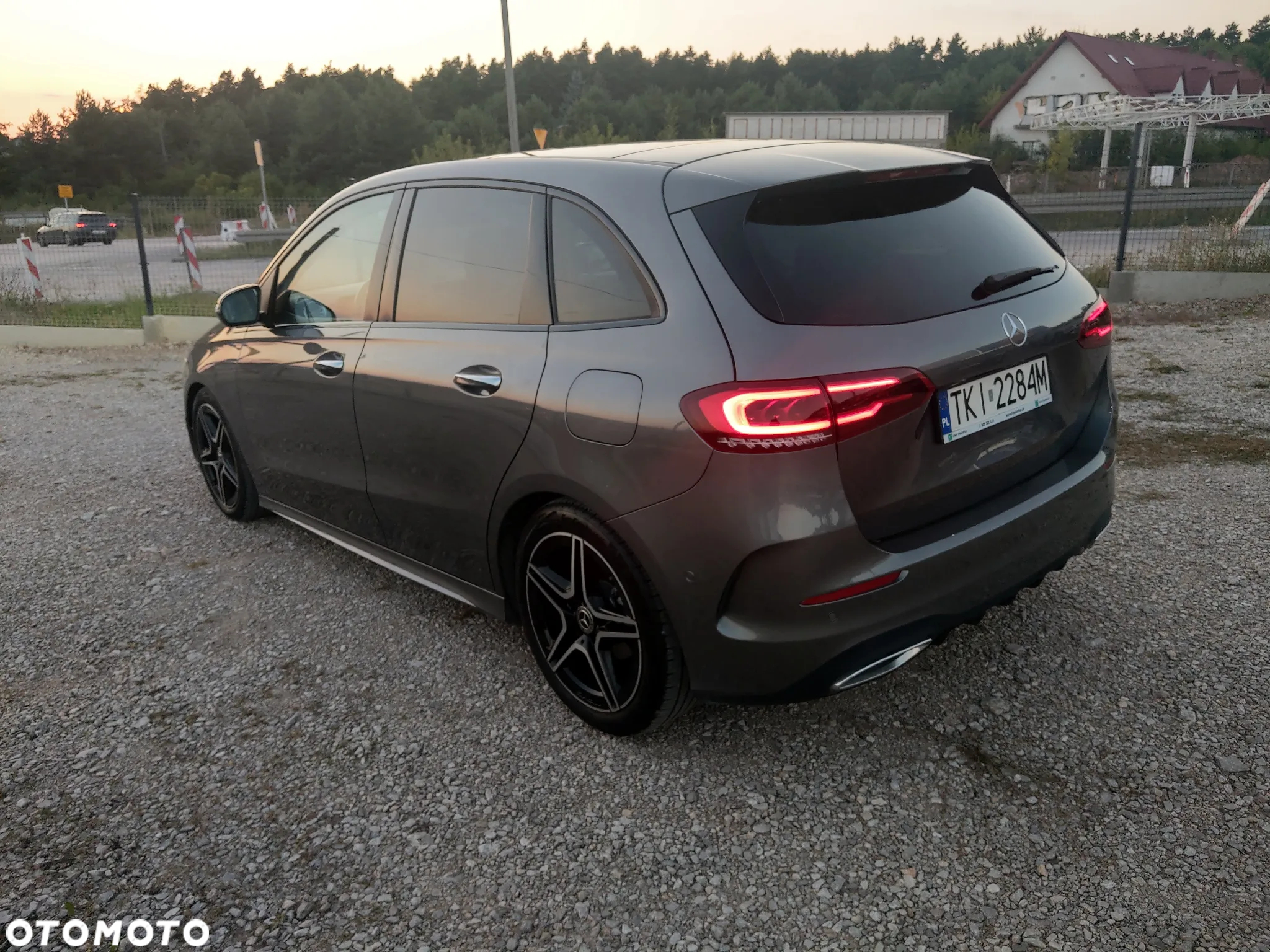Mercedes-Benz Klasa B 200 d AMG Line 8G-DCT - 3
