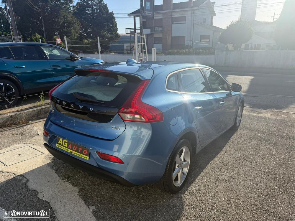 Volvo V40 1.6 D2 Momentum Eco - 4