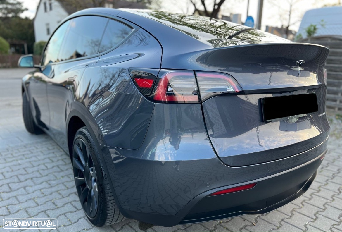 Tesla Model Y Long Range Dual Motor AWD - 3