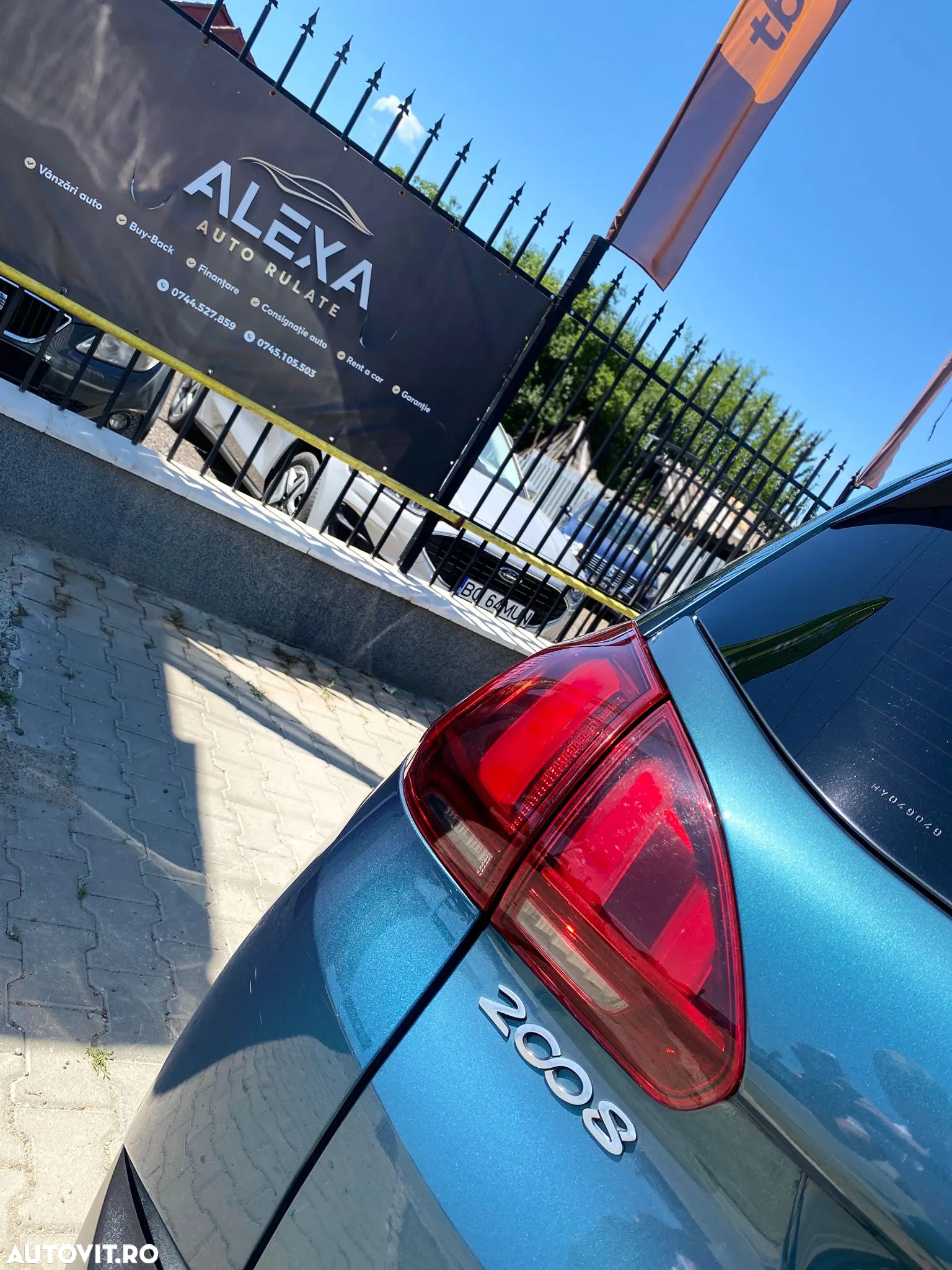 Peugeot 2008 1.2 PureTech Turbo EAT6 S&S Allure - 17