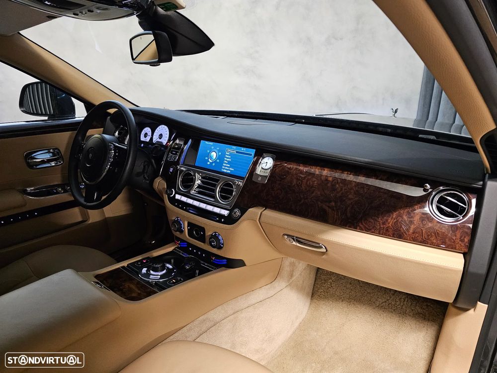 Rolls Royce Ghost - 39
