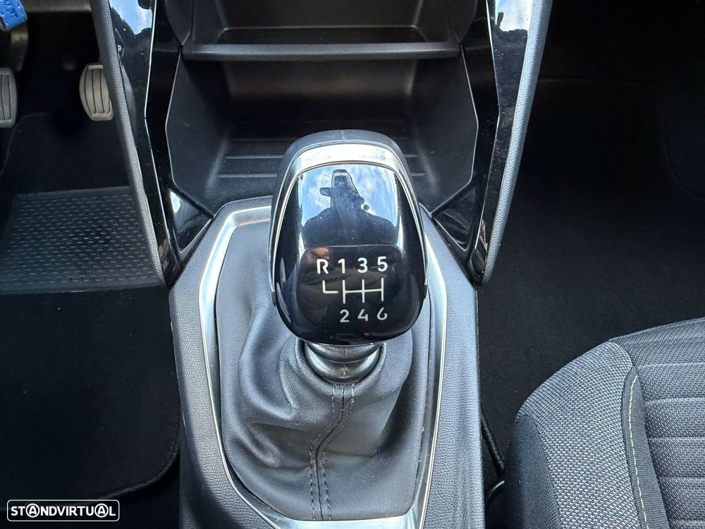 Peugeot 2008 1.2 PureTech Active Pack - 21