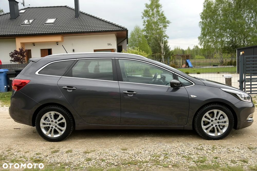 Kia Ceed 1.6 CRDi 136 ISG Dream Team Edition - 9