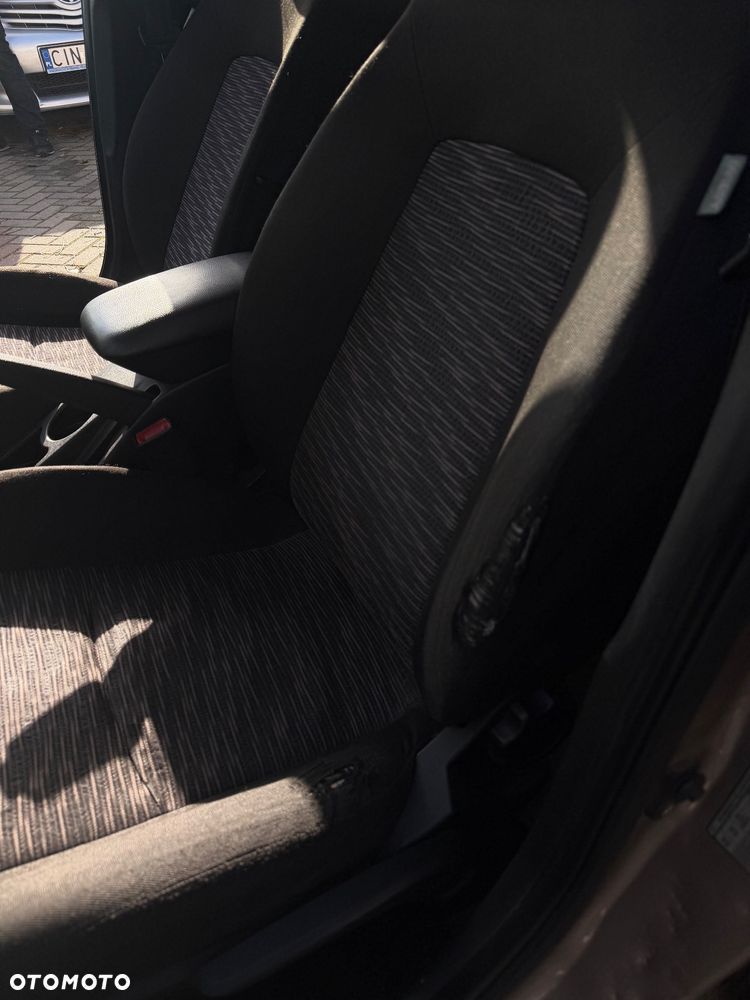 Kia Ceed - 13