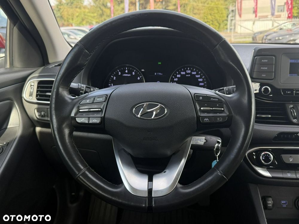 Hyundai i30 1.5 DPI Classic + - 16