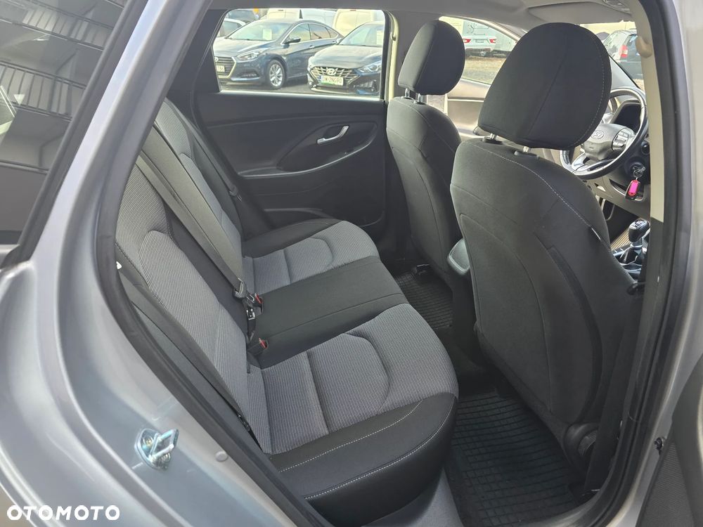 Hyundai i30 1.5 DPI Classic + - 12