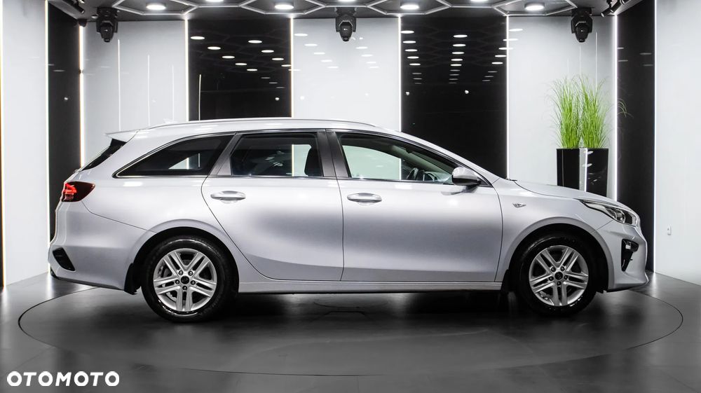 Kia Ceed 1.6 CRDi mHEV M DCT - 8