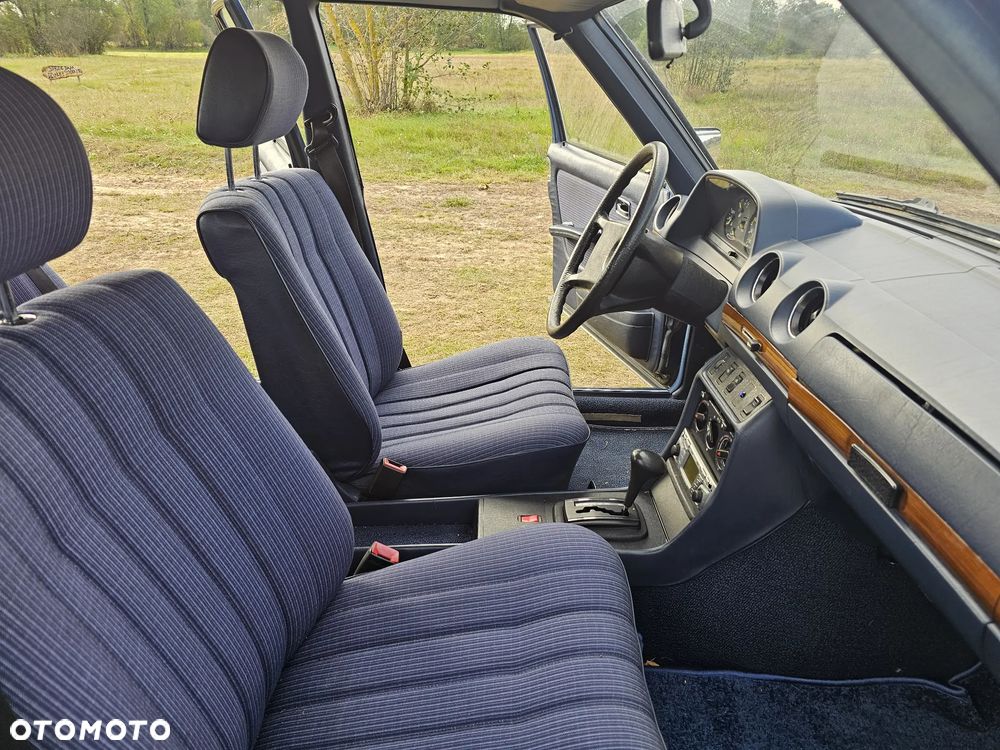 Mercedes-Benz W123 - 20