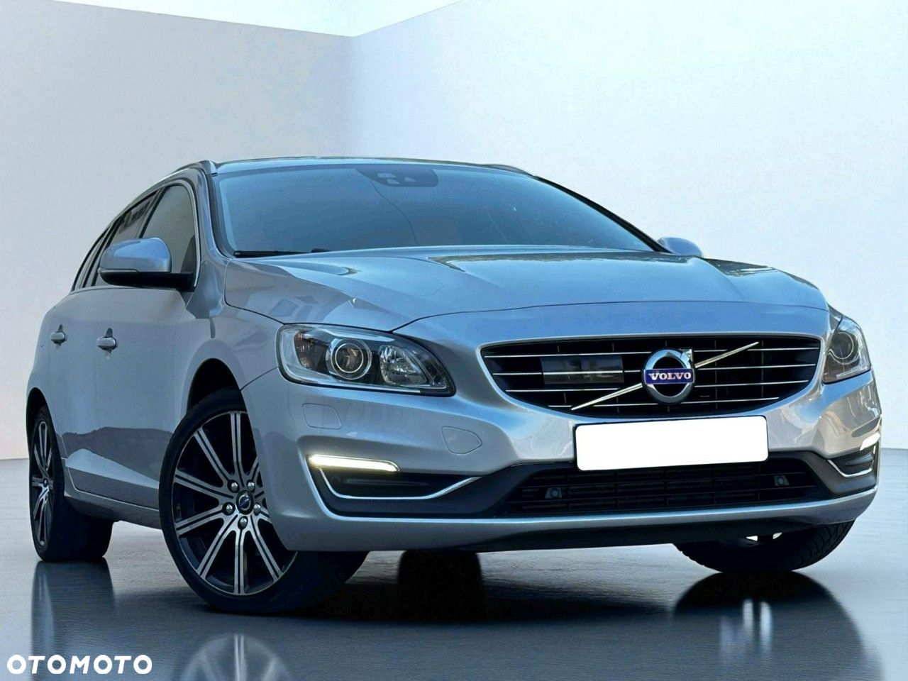 Volvo V60 D4 Geartronic Summum - 1