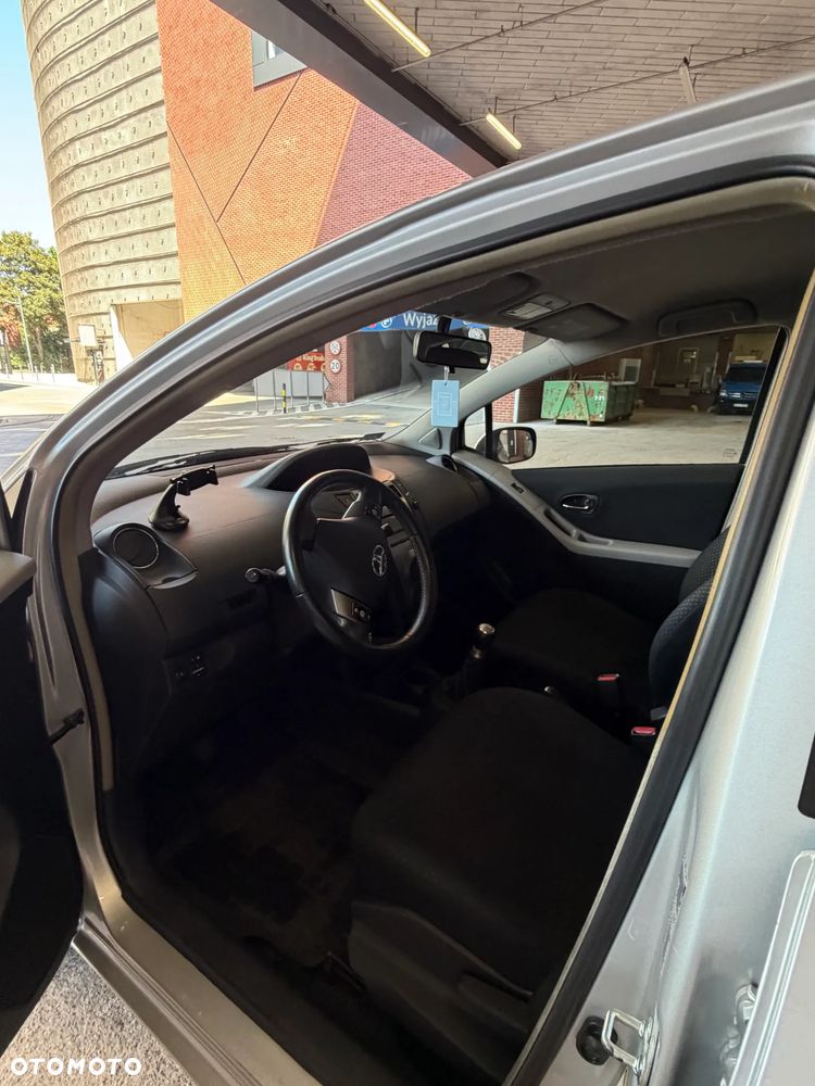 Toyota Yaris 1.0 Terra - 9
