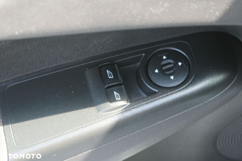 Ford Transit Courier - 13