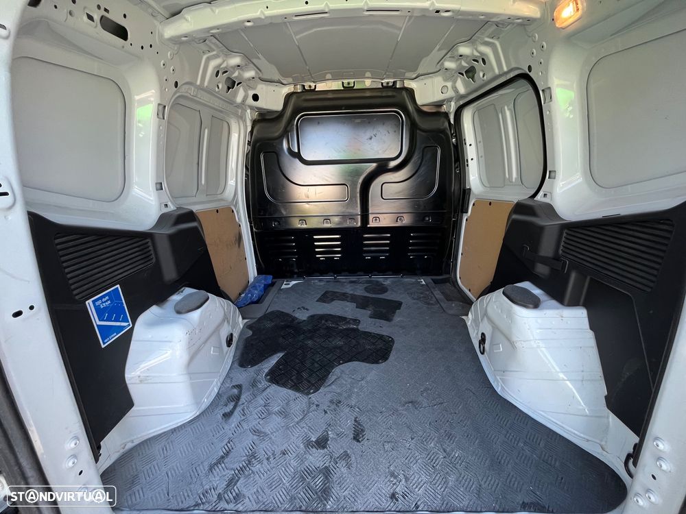 Ford Transit Courier - 22