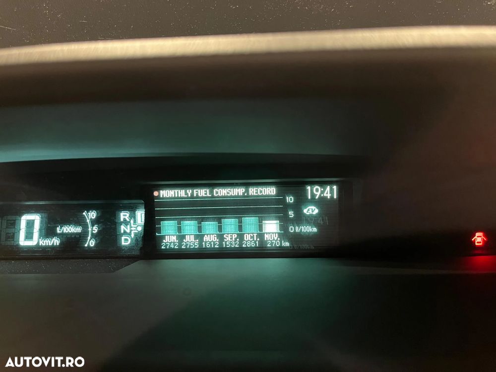 Toyota Prius Plug-in (Hybrid) Life - 22