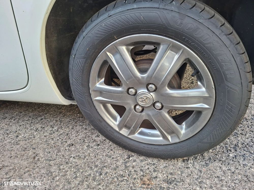 Toyota iQ 1.0 VVT-i - 15