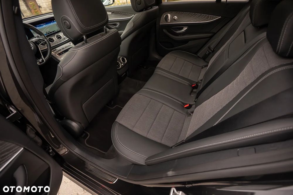 Mercedes-Benz Klasa E 300 AMG/Avantgarde - 17