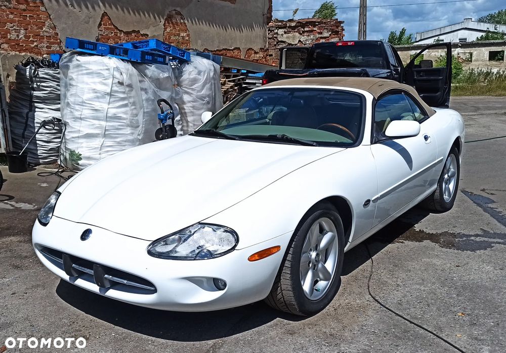 Jaguar XK8 4.0 - 1